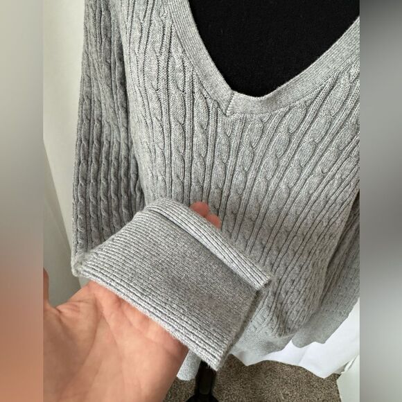 Abercrombie & Fitch Cable Knit Sweater Women’s Gray V-Neck Sz L Preppy Academia - Picture 2 of 4